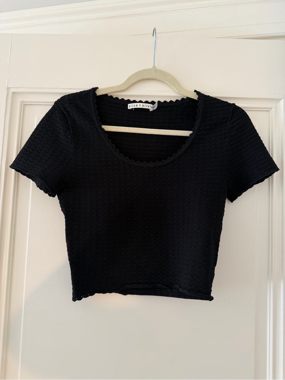 Alice + Olivia Black Ribbed Lettuce-Edge Scoop Crop Top